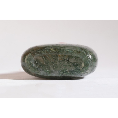 119 - A CHINESE AGATE SNUFF BOTTLE

likely 18th/19th century, with green 'seaweed' dendritic inclusions, 7... 