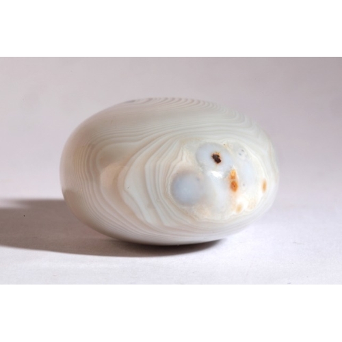 124 - A CHINESE AGATE SNUFF BOTTLE

19th century, with natural white striations throughout, 6cm high overa... 