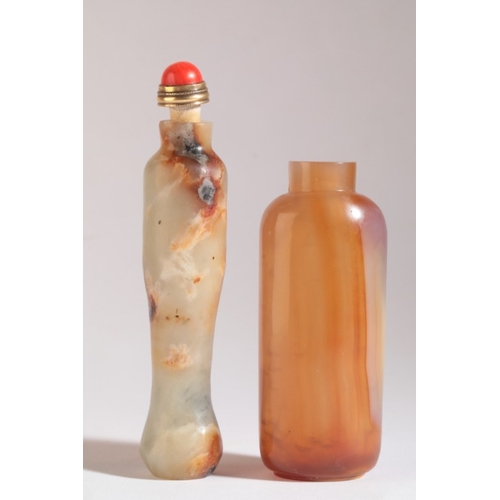 136 - A CHINESE AGATE SNUFF BOTTLE

likely 18th/19th century, of tall rectangular form with flattened shou... 