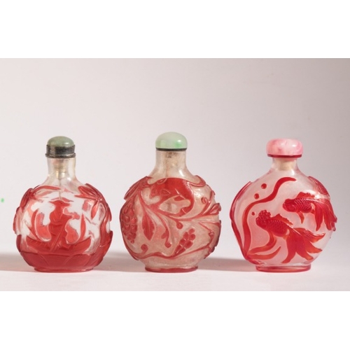 138 - A CHINESE GLASS SNUFF BOTTLE

19th century, the clear glass bottle with red overlay depicting a boat... 