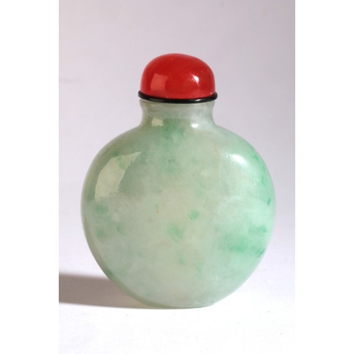 14 - A CHINESE JADEITE SNUFF BOTTLE

18th/19th century, of rounded form, 6.5cm high overall 

The Dick Ha... 