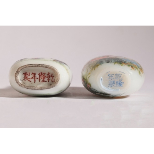 148 - A CHINESE PORCELAIN SNUFF BOTTLE

bearing a four character Qianlong mark to the base, the body decor... 