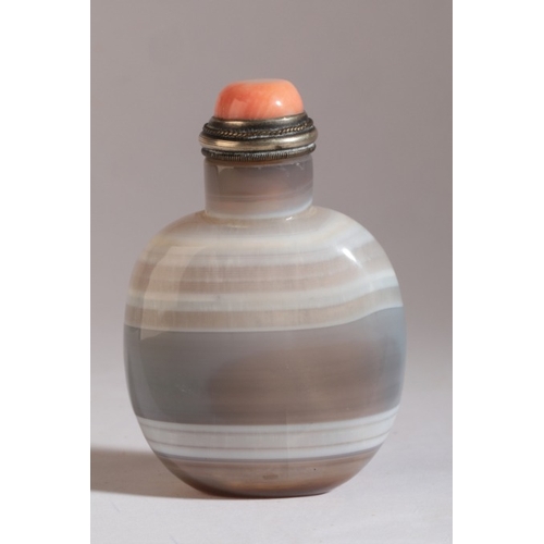 168 - A CHINESE AGATE SNUFF BOTTLE

probably 19th century, the grey body with concentric bands of pale str... 