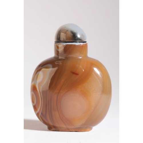 184 - A CHINESE AGATE SNUFF BOTTLE

19th century, the bulbous body with pale banding and natural inclusion... 