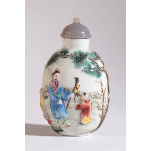 188 - A CHINESE PORCELAIN SNUFF BOTTLE

bearing a four character Qianlong mark to the base, the body with ... 