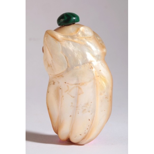 29 - A CHINESE MOTHER OF PEARL SNUFF BOTTLE

19th century, in the form of a Budda's hand fruit, a small w... 