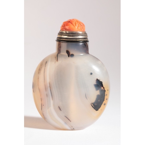 40 - A CHINESE SNUFF BOTTLE

19th century, the 'fern agate' or 'mocha stone' with extensive natural inclu... 