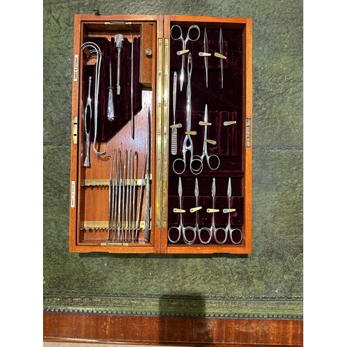 324 - A WWI FIELD SURGEONS OPERATING KIT BY ARNOLD & SON

Giltspur Street, London, dated 1916, retaining t... 