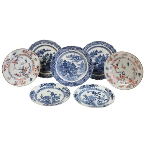 263 - A SET OF THREE CHINESE EXPORT PORCELAIN BLUE AND WHITE PLATES

18th century, with shaped rims and de... 