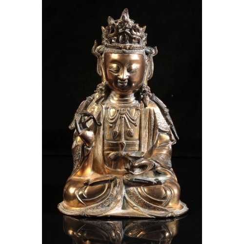 490 - A GILT BRONZE FIGURE OF SEATED GUANYIN

Ming dynasty or later, seated in dhyanasana, the right hand ... 