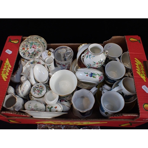 16 - A COLLECTION OF AYNSLEY CERAMICS

with napkins, a Meakin coffee set and other ceramics