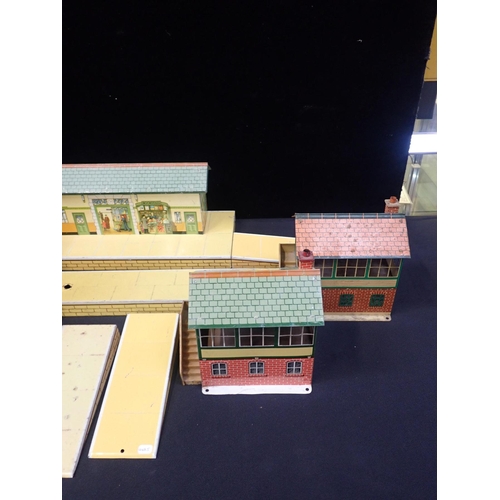 170 - HORNBY 0 GAUGE BUILDINGS

including stations, signal boxes, goods platforms (one boxed) etc