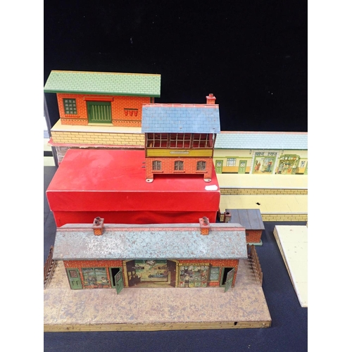 170 - HORNBY 0 GAUGE BUILDINGS

including stations, signal boxes, goods platforms (one boxed) etc