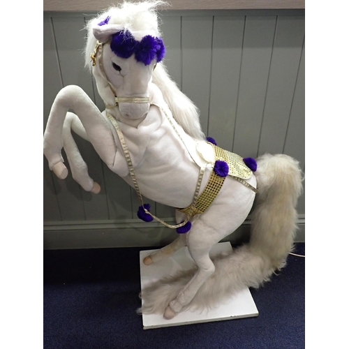 18 - A MODERN SHOP DISPLAY WHITE HORSE AUTOMATON

with moving front legs and head, with transformer, 78cm... 