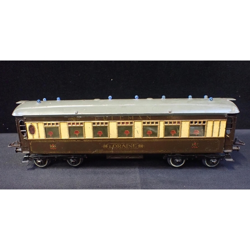 188 - FOUR HORNBY 0 GAUGE PULLMAN COACHES

two Loraine, two Alberta brakes, one Loraine good condition, ot... 