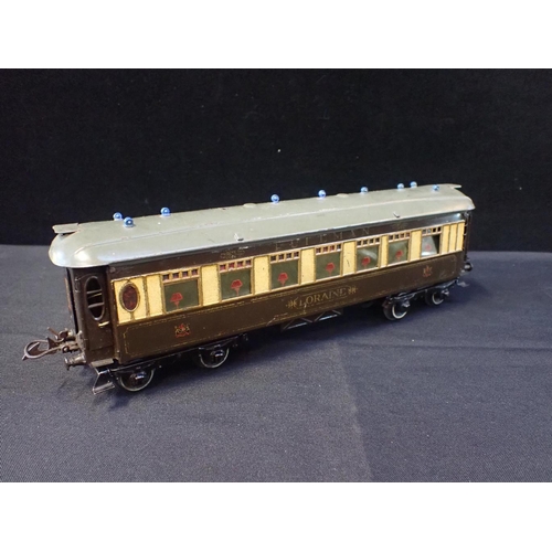 188 - FOUR HORNBY 0 GAUGE PULLMAN COACHES

two Loraine, two Alberta brakes, one Loraine good condition, ot... 