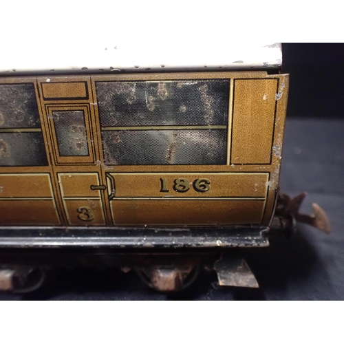 189 - HORNBY 0 GAUGE LNER TEAK FINISH COACHES

two, both play worn