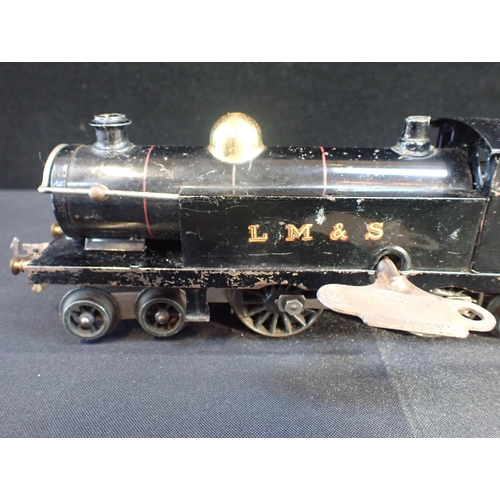 190 - HORNBY 0 GAUGE No.2 TANK LOCOMOTIVE

early example in black L M & S livery, clockwork, playworn