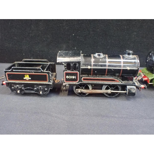 198 - HORNBY 0 GAUGE LOCOMOTIVE AND TENDER

LNER liver, with a similar locomotive and tender in BR black l... 