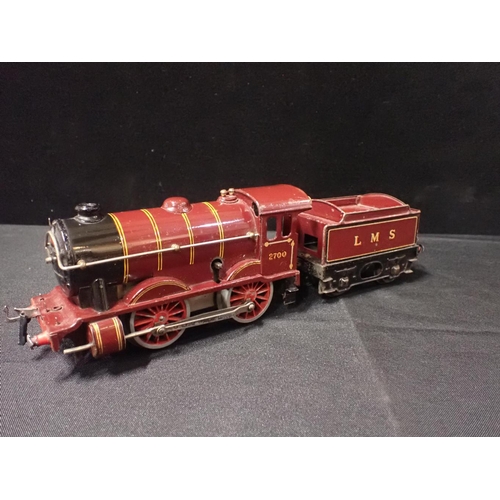 199 - HORNBY 0 GAUGE No.1 SPECIAL 0-4-0 LOCOMOTIVE AND TENDER

LMS livery, clockwork, good condition