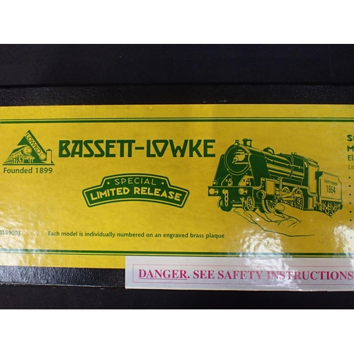 200 - BASSETT LOWKE BL99003 SR MAUNSELL N CLASS MOGUL

electric 0 gauge, mint in box with all paperwork et... 