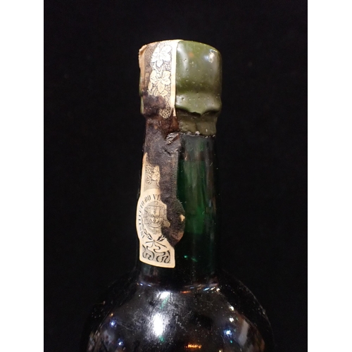 250 - A BOTTLE OF TAYLOR'S 1970 VINTAGE PORT

bottled in Oporto, 1972 by Taylor, Fladgate and Yeatman (sea... 