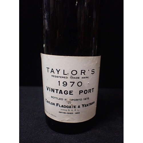 250 - A BOTTLE OF TAYLOR'S 1970 VINTAGE PORT

bottled in Oporto, 1972 by Taylor, Fladgate and Yeatman (sea... 