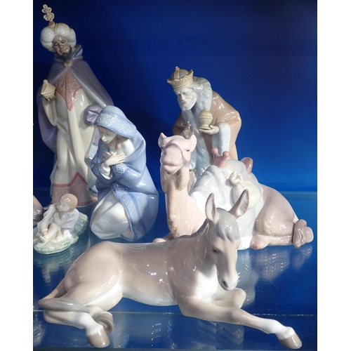 319 - A LLADRO NATIVITY GROUP

05477 Virgin Mary, 05478 Baby Jesus, 04576 St Joseph, 05481 Balthasar, 0547... 