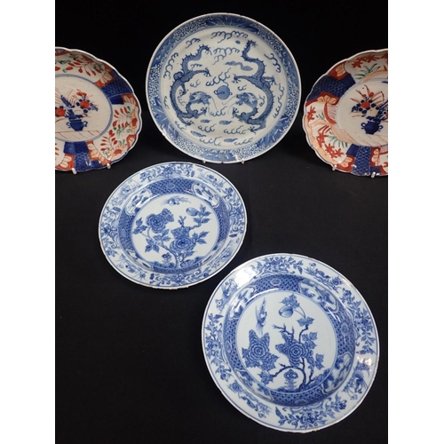 341 - CHINESE PORCELAIN BLUE AND WHITE DISHES AND A PLATE

with two Imari plates (5)