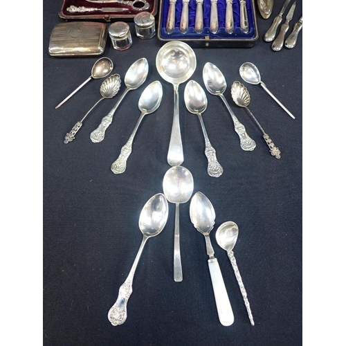 372 - A COLLECTION OF SMALL SILVER

including a modern spoon by Ronald Cordon, London 1986, a miniature Ar... 