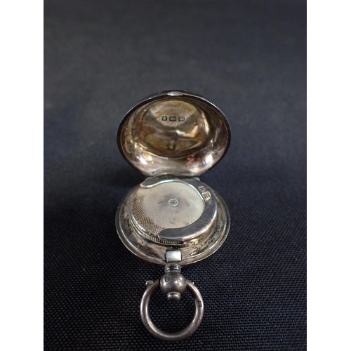 393 - SILVER POCKET WATCH WITH CHAIN

and two sovereign casks