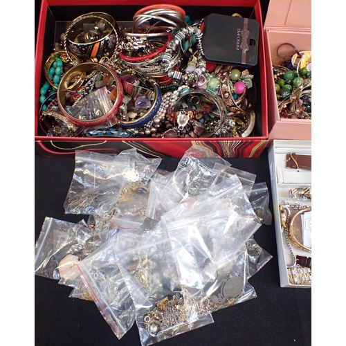 443 - A QUANTITY OF COSTUME JEWELLERY AND WATCHES

bracelets, bangles, beads and metal chains etc