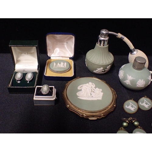 461 - A COLLECTION OF WEDGWOOD GREEN JASPER JEWELLERY

and related wares