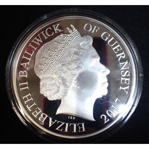 471 - AN ELIZABETH II 2017 'SAPPHIRE JUBILEE' £10 SILVER GILT COIN

limited edition 196 of 450, in fitted ... 