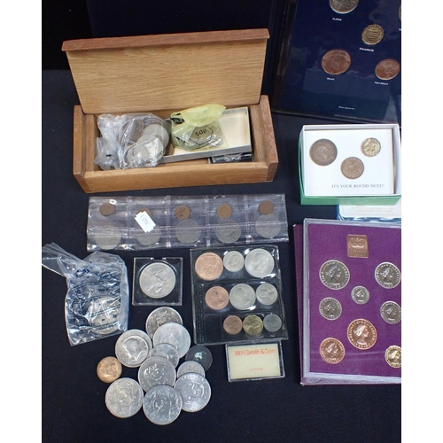 477 - A QUANTITY OF MIXED BRITISH COINAGE

including pennies, shillings, threepences and various crowns (a... 