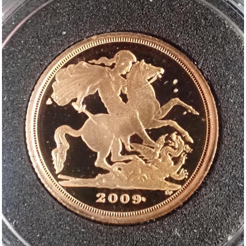 483 - AN ELIZABETH II 2009 GOLD QUARTER SOVEREIGN

c. 2 grams, in capsule and case issued by The London Mi... 