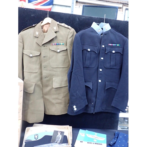 539 - SAS - SPECIAL AIR SERVICE: TWO UNIFORMS

service and patrol, ties and other items, relating to Capt.... 