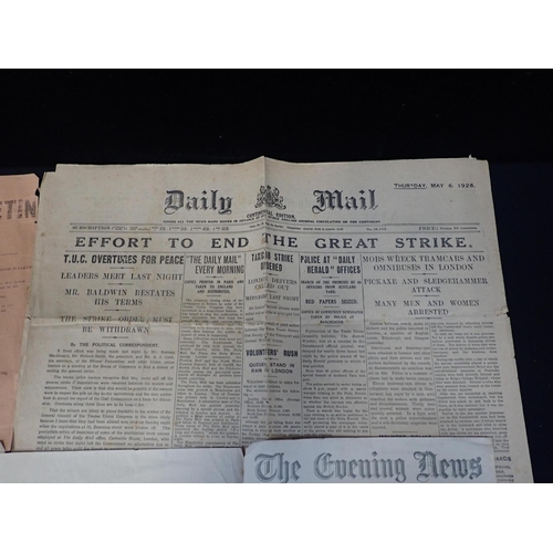 551 - GENERAL STRIKE 1926: A COLLECTION OF PAPER EPHEMERA

comprising London Latest Bulletins May 5th and ... 