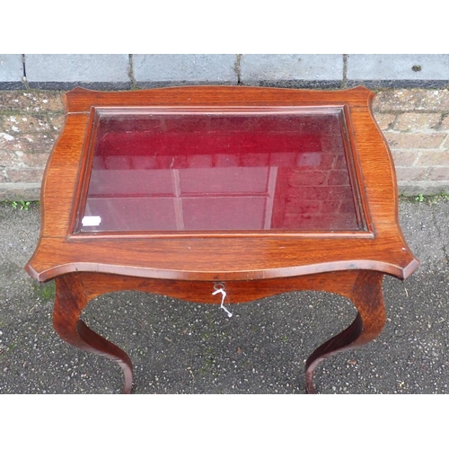 749 - A LATE 19th CENTURY ROSEWOOD BIJOUTERIE CABINET

of small proportions, on slender cabriole legs, wit... 