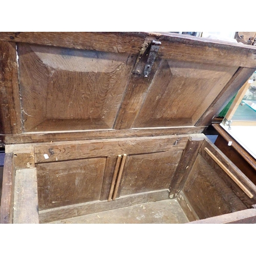 790 - A PANELLED OAK COFFER, WITH CARVED FRONT

and one back panel carved with a 'Romayne' type head 98cm ... 