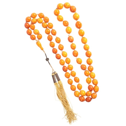 328 - AN AMBER NECKLACE

comprising a single row of sixty-six amber beads, graduating from c.13.0-17.0mm, ... 