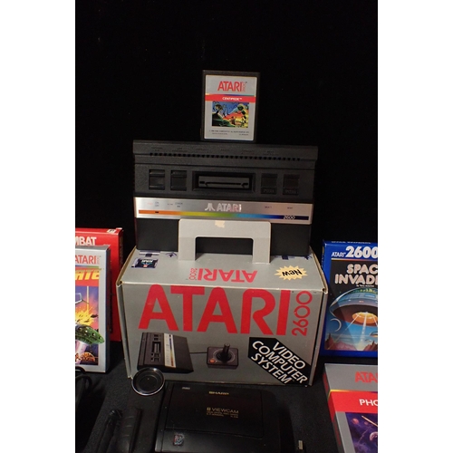 113 - A VINTAGE ATARI 2600 'VIDEO COMPUTER SYSTEM'

no. S.N x70830411956, boxed, with games including JR. ... 