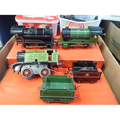 118 - HORNBY 0 GAUGE LOCOMOTIVE AND TENDER

LNER liver, with a similar locomotive and tender in BR black l... 