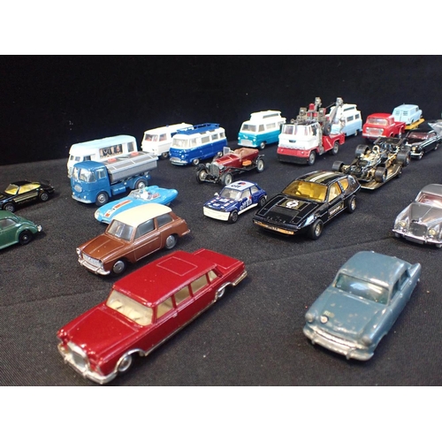 126 - A COLLECTION OF LOOSE CORGI DIECAST MODELS

models including 'Lotus Mark II Le Mans', 'Mercedes-Benz... 