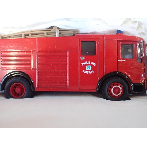 149 - CORGI 'SIMON SNORKEL' FIRE ENGINE No:1127, IN ORIGINAL BOX

with three other boxed corgi fire engine... 