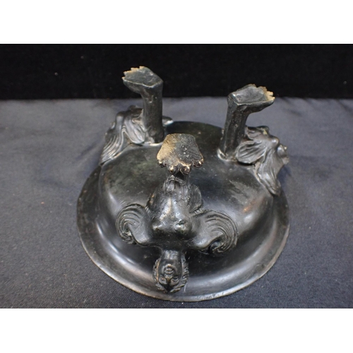 178 - A GRAND TOUR STYLE BRONZE TRIPOD CENSER

with mythological figural feet 15cm dia