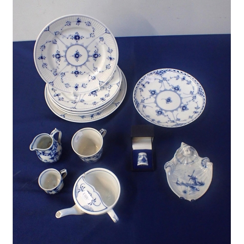 216 - ROYAL COPENHAGEN BLUE DENMARK

teaplates, different sizes (6) and other blue and white ceramicx