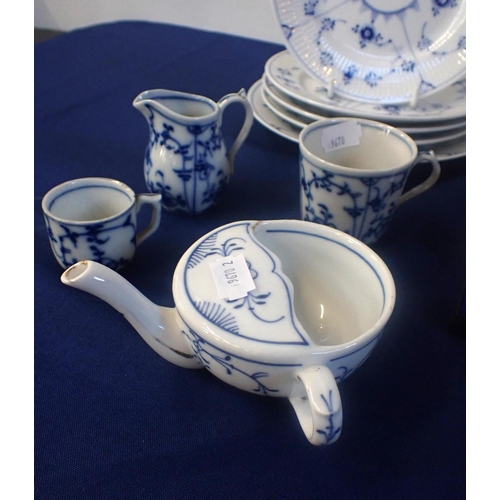 216 - ROYAL COPENHAGEN BLUE DENMARK

teaplates, different sizes (6) and other blue and white ceramicx