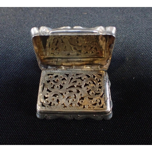 263 - AN ENGRAVED SILVER VINAIGRETTE , NATHANIEL MILLS

Birmingham 1855, with pierced and engraved grille