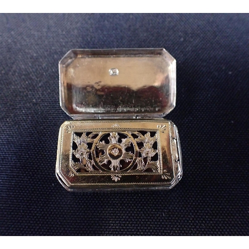 265 - AN ENGRAVED SILVER VINAIGRETTE, POSSIBLY THOMAS WALLIS II

(?) London 1803, with engraved grille